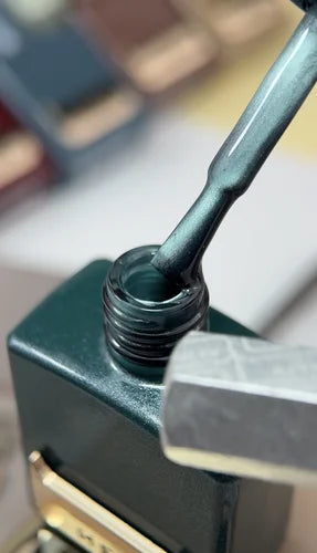 HEYLOVE Cat Eye Гель-лак TWILL, 15 мл