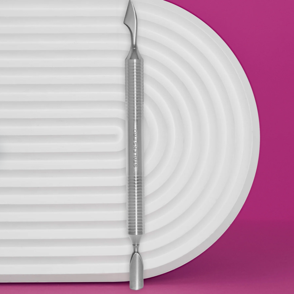 Zatlačovač kůžičky Staleks EXPERT 100 TYPE 3 (Zaoblený zatlačovač a čistič)