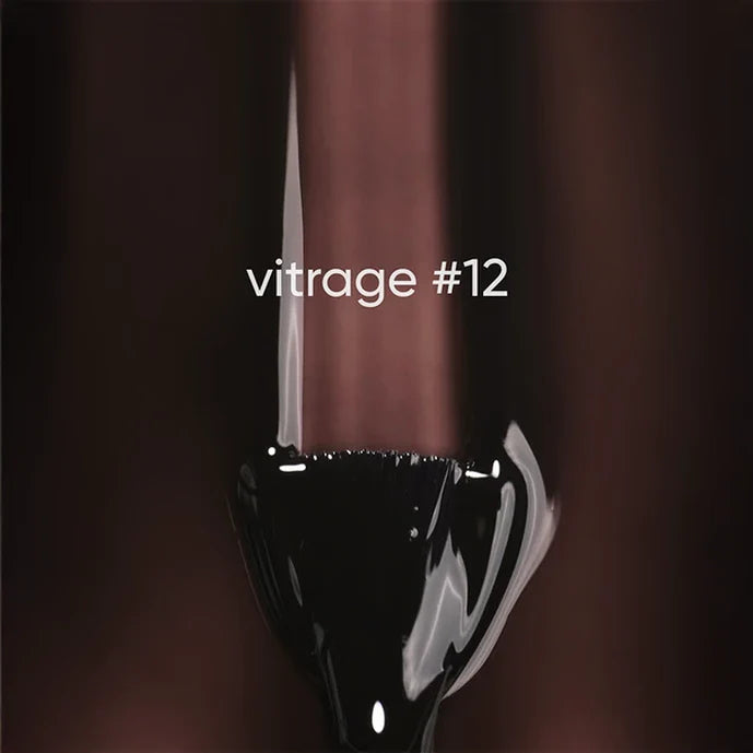 Close-up of a black lacquered object with 'vitrage #12' text on a dark background